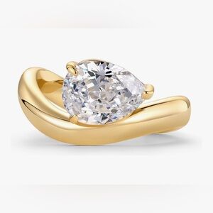 Dillards 18KT dip Pear Shaped White sapphire ring size 7 adjustable